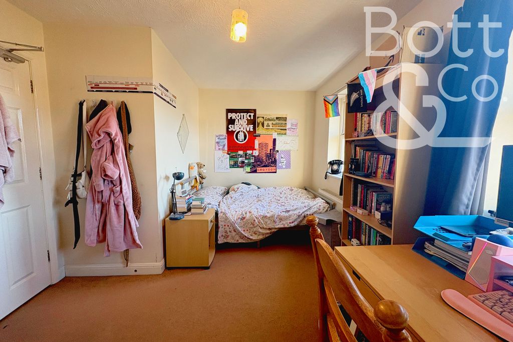 Property photo 3 of 11