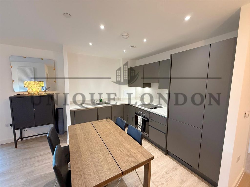 Property photo 3 of 7 370.Jpg