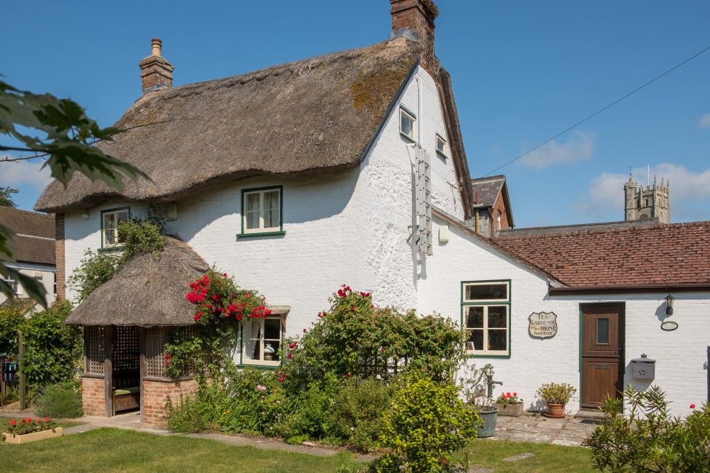 Property photo 3 of 23 Cottage With Thatched Roof