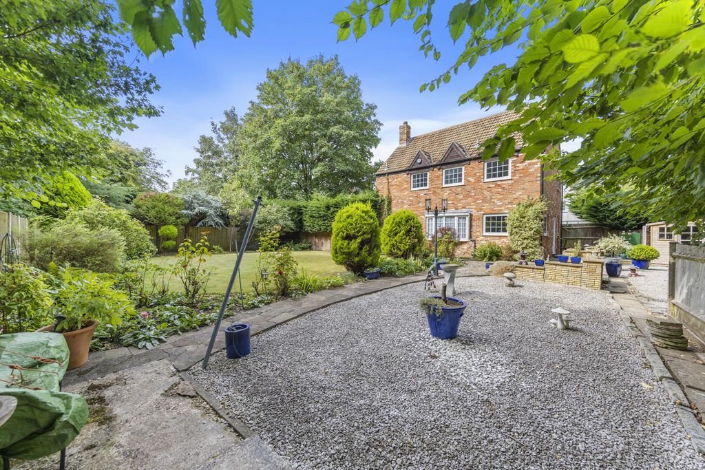 Property photo 1 of 21 Rear Garden