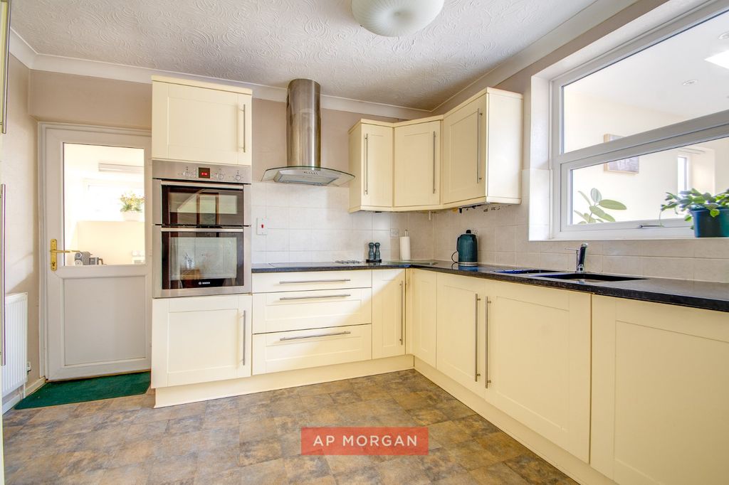 Property photo 3 of 14 Picture No. 11
