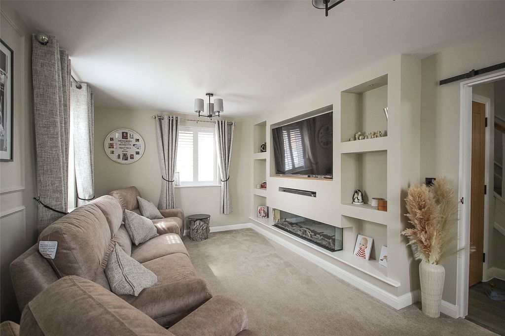Property photo 2 of 15 Picture No. 12