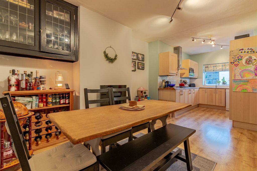 Property photo 2 of 17 Picture No. 02