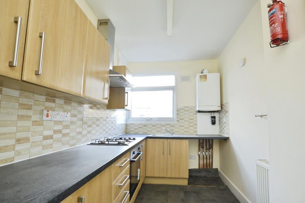 Property photo 3 of 9 Kitchen