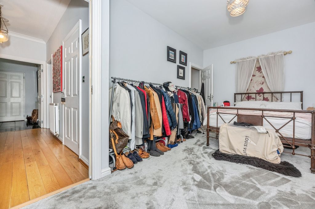 Additional image 14 of 3 bed flat for saleLiverymen Walk, Greenhithe DA9