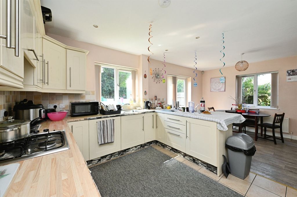 Property photo 3 of 25