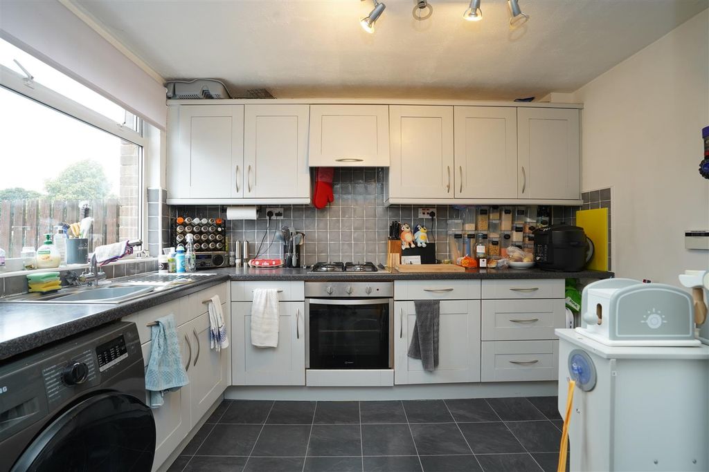 Property photo 3 of 32