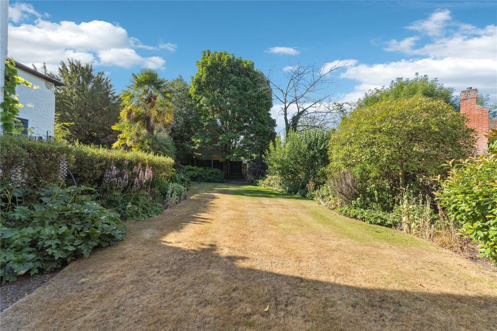Property photo 2 of 28 Garden