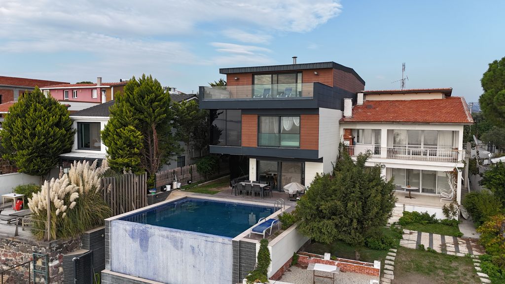 Property photo 2 of 40