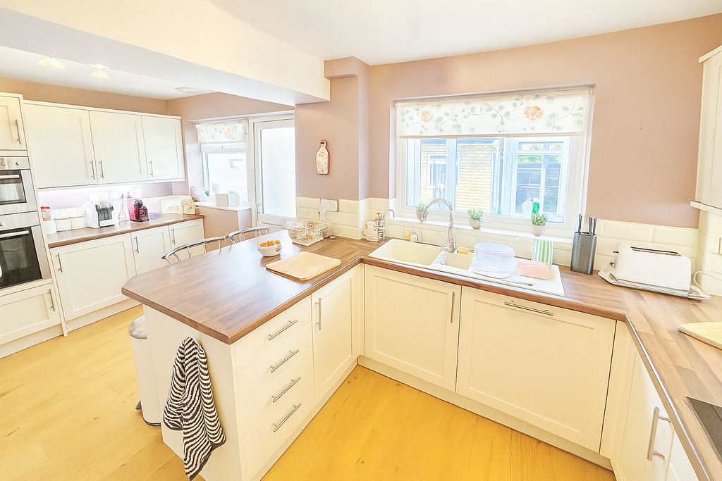 Property photo 1 of 17 Kitchen