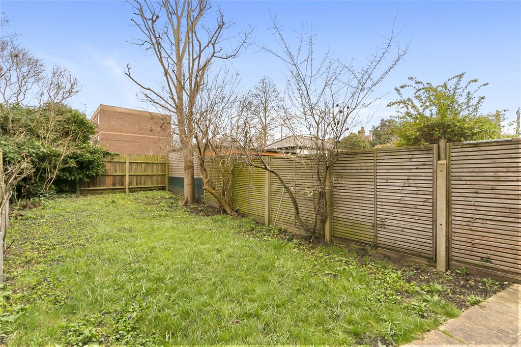 Property photo 3 of 11 Garden