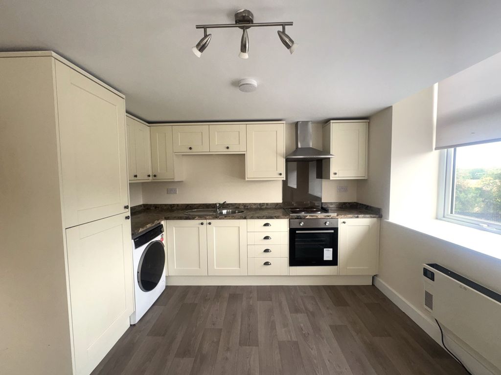 Property photo 3 of 9 Kitchen