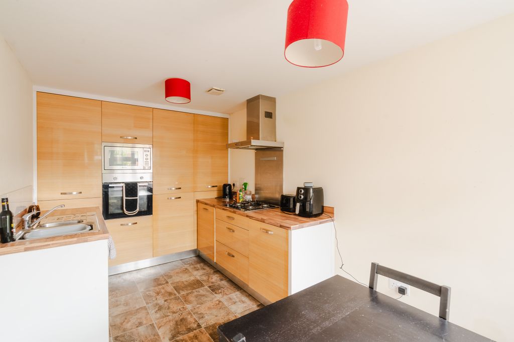 Property photo 3 of 16 9