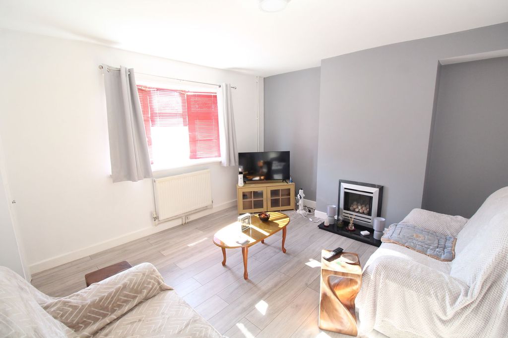 Property photo 2 of 9