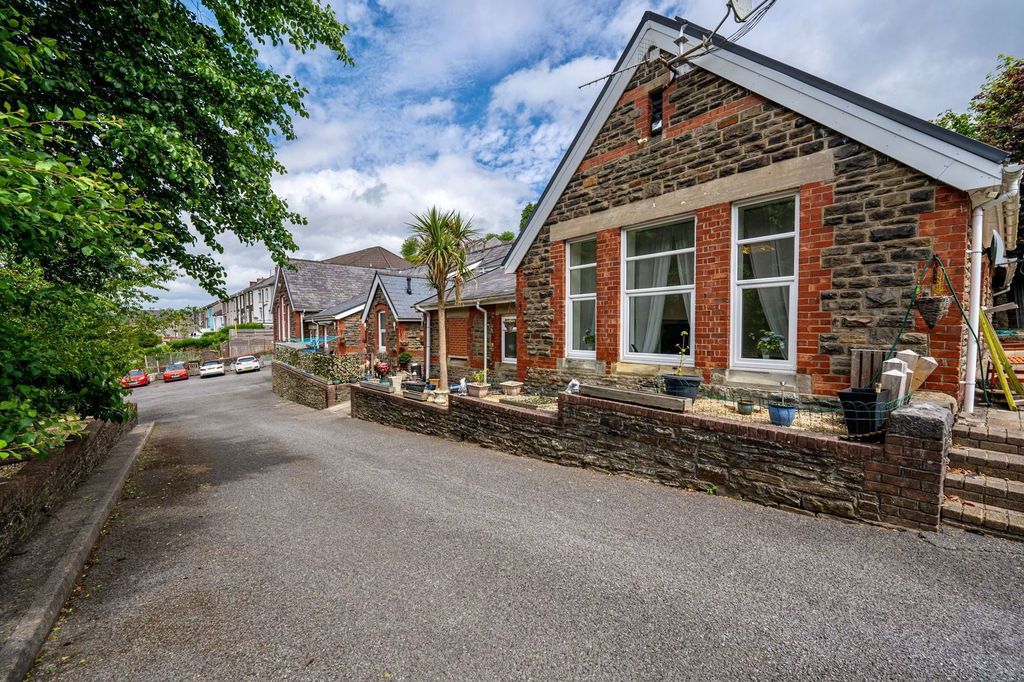 Property photo 1 of 38