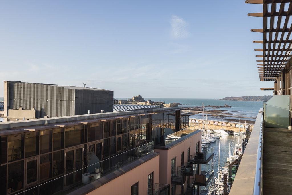 Property photo 2 of 19