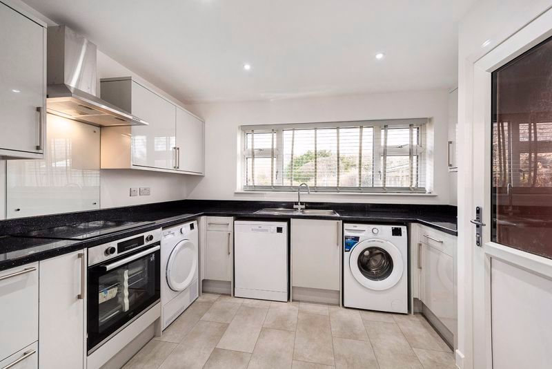 Property photo 3 of 10 Modern Kitchen
