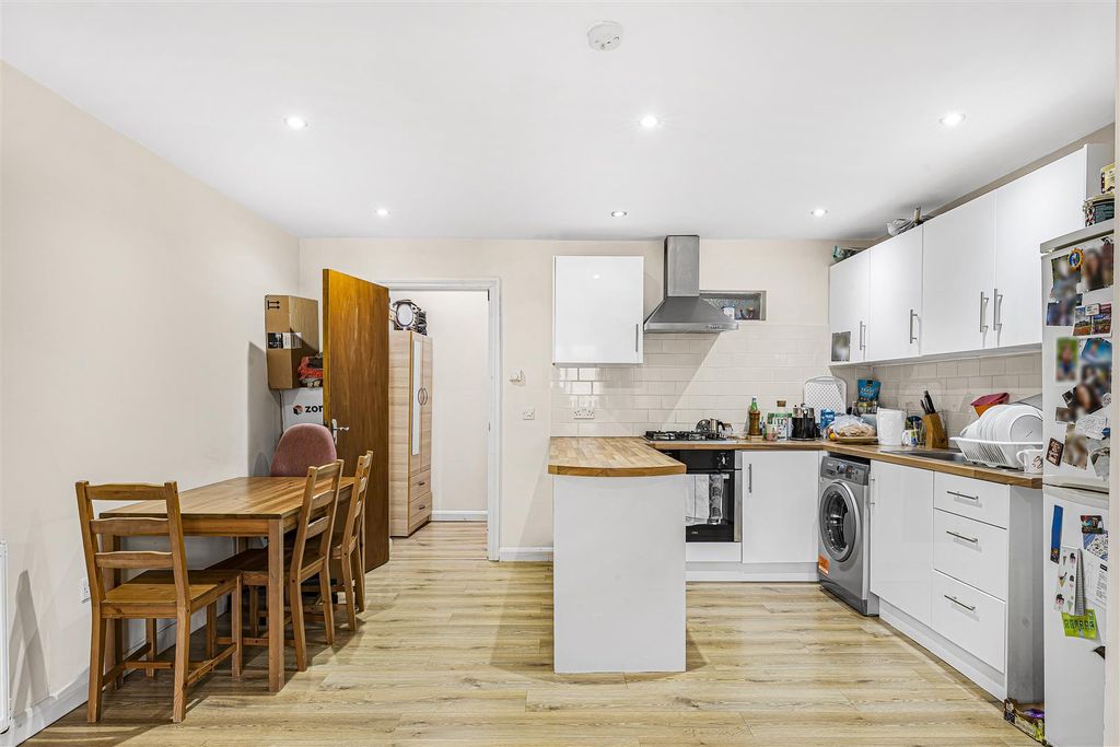 Property photo 3 of 11 3