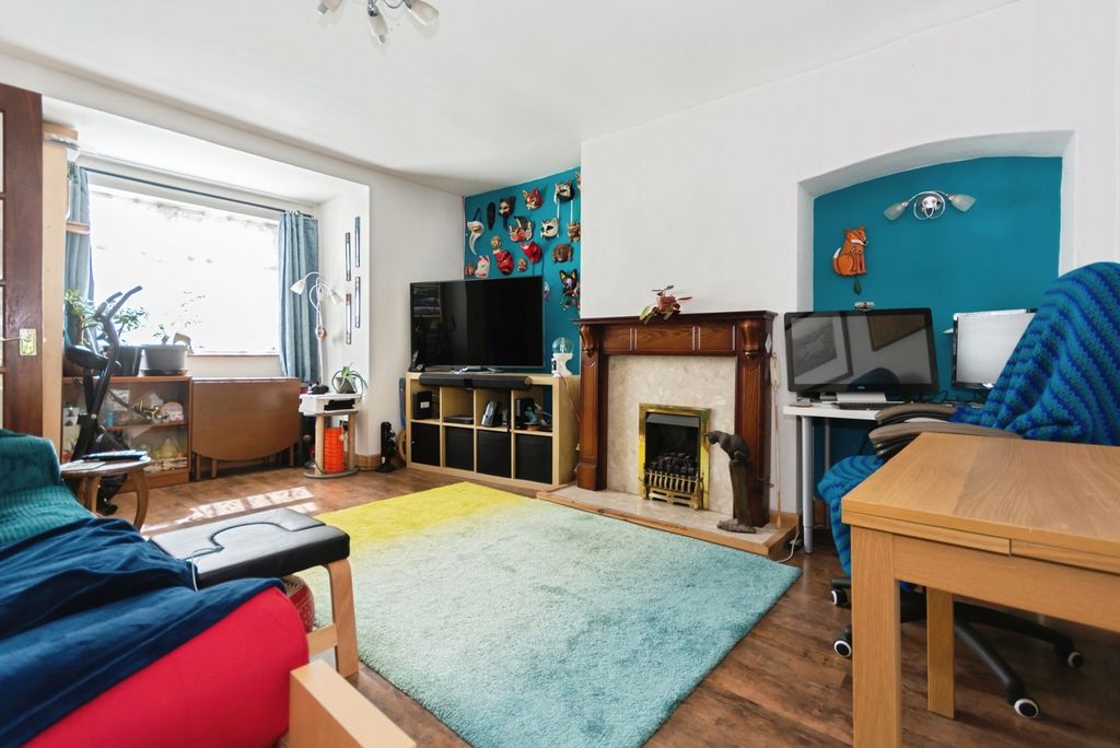 Property photo 3 of 17 Photo