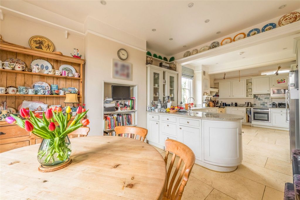 Property photo 3 of 20 Kitchen/Breakfast Rm
