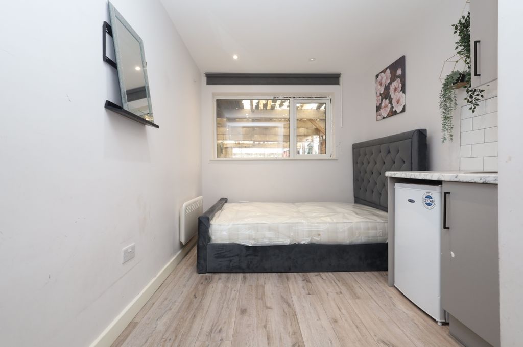 Property photo 1 of 2