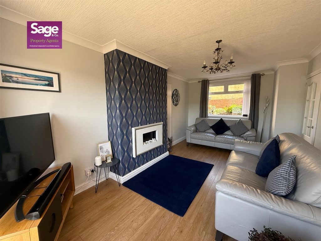 Property photo 2 of 25