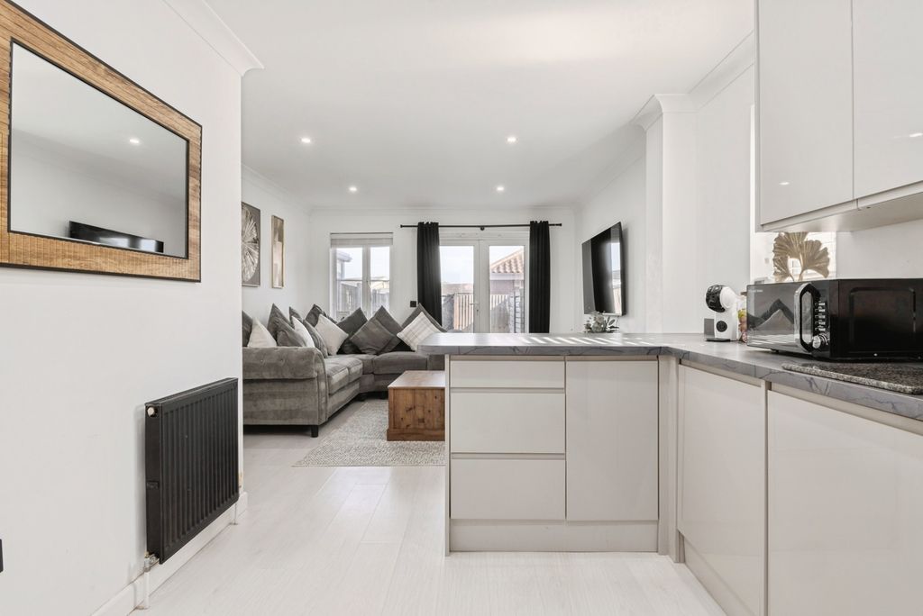 Property photo 3 of 17 Photo