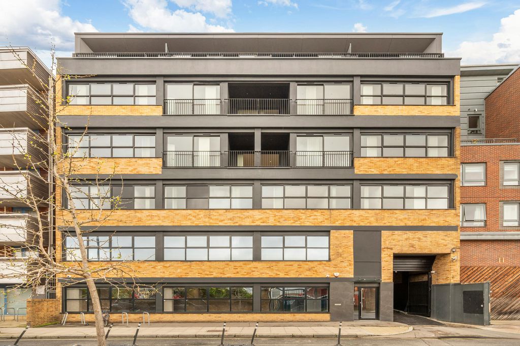 Property photo 1 of 9 Exterior 2.Jpg