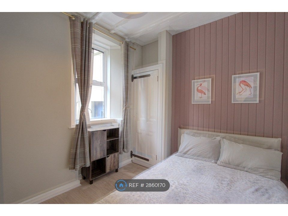 Property photo 3 of 6 Bedroom