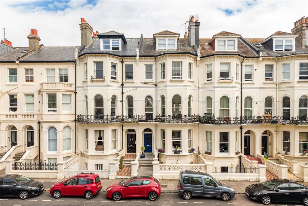 Property photo 1 of 14 F3, 47 St Aubyns-1.Jpg