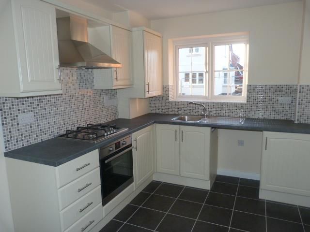 Property photo 3 of 8 Fitted Kitchen