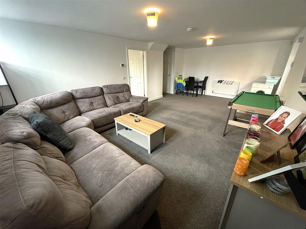 Property photo 2 of 13 Lounge