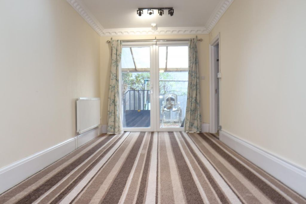 Property photo 3 of 13 4 Bedroom Semi Detached House