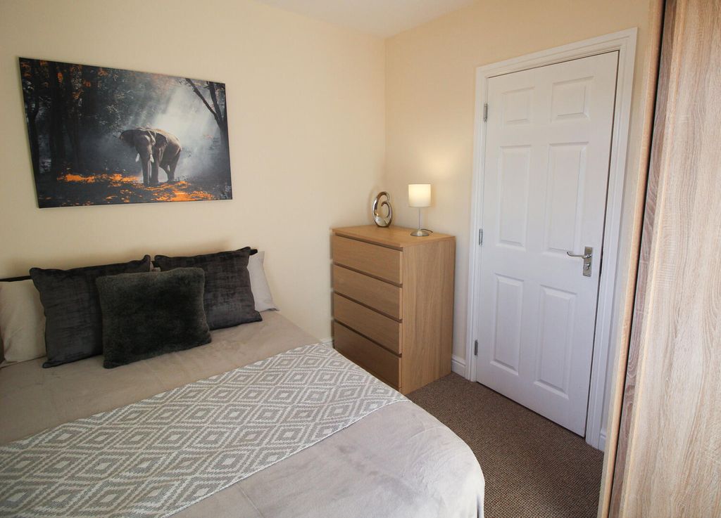 Property photo 1 of 5 Bedroom