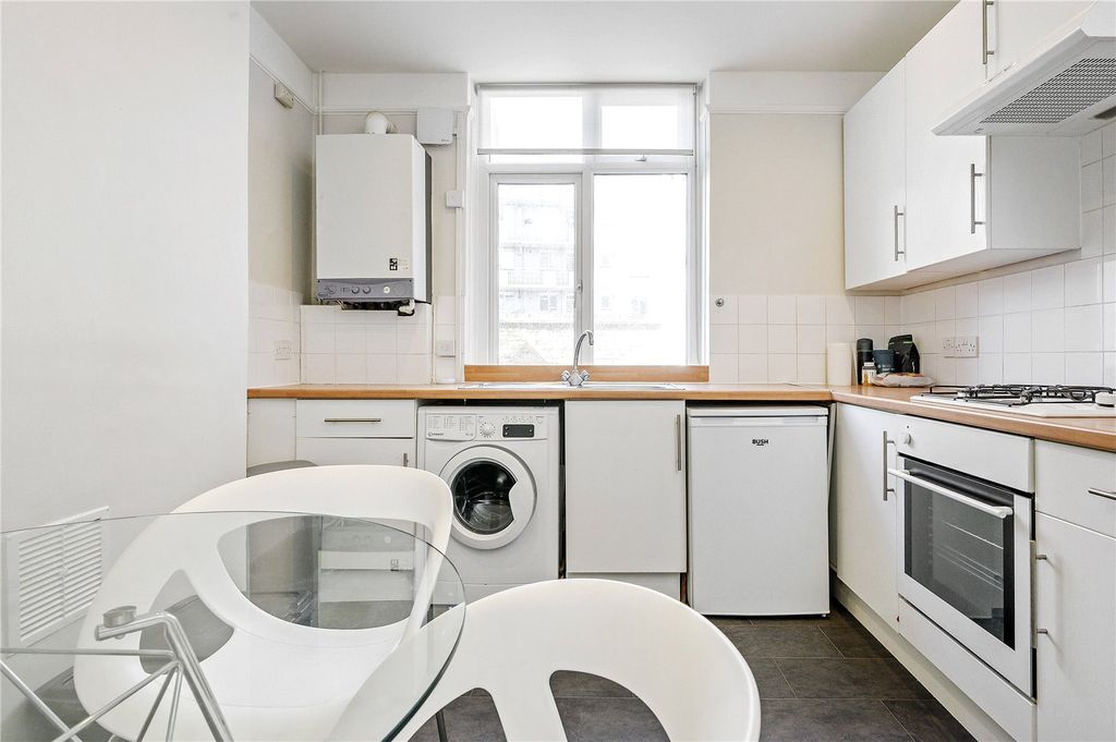 Property photo 2 of 11 Kitchen