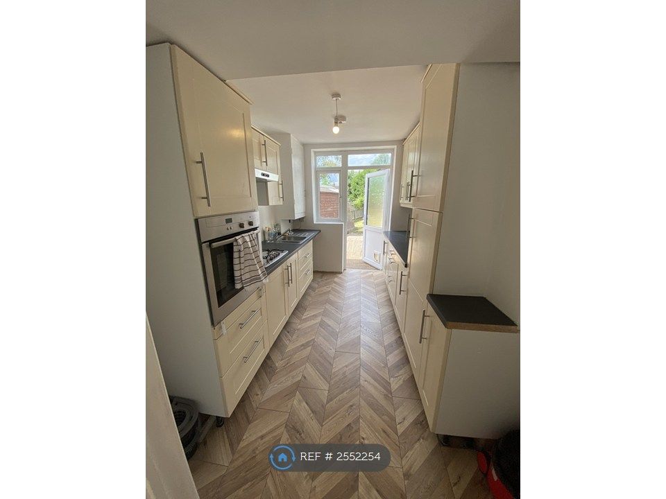 Property photo 2 of 11 Kitchen