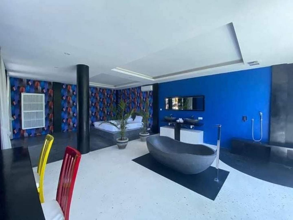 Property photo 1 of 8
