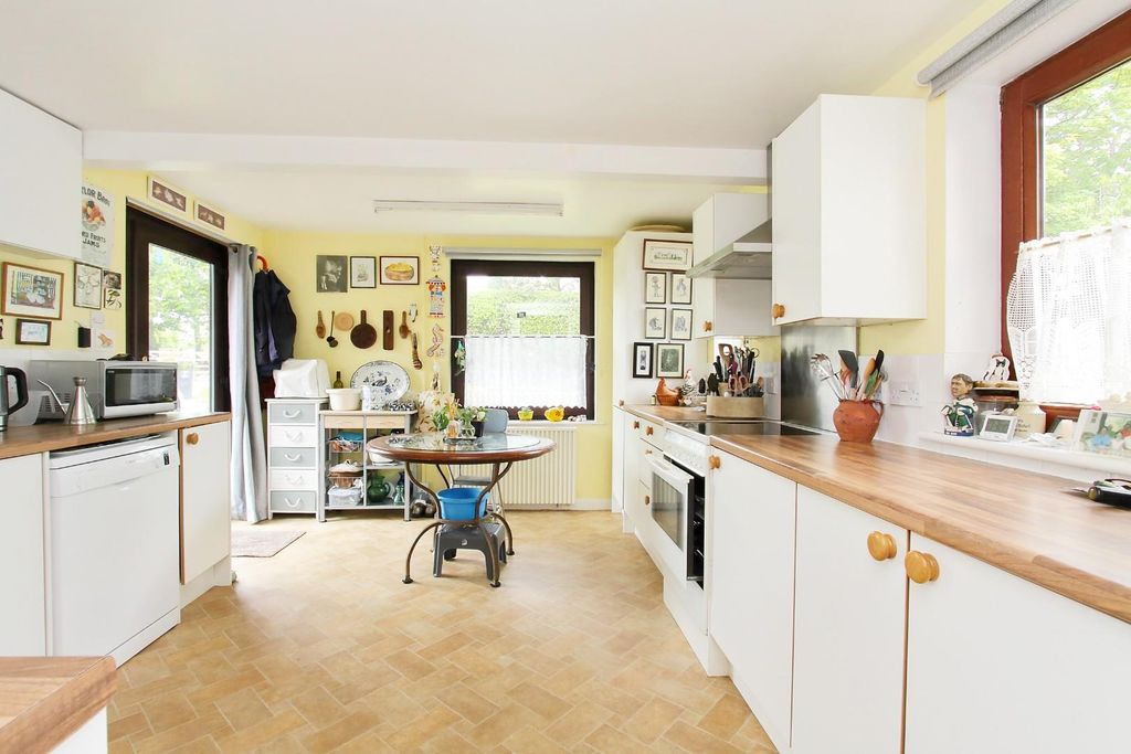 Property photo 2 of 16 Kitchen