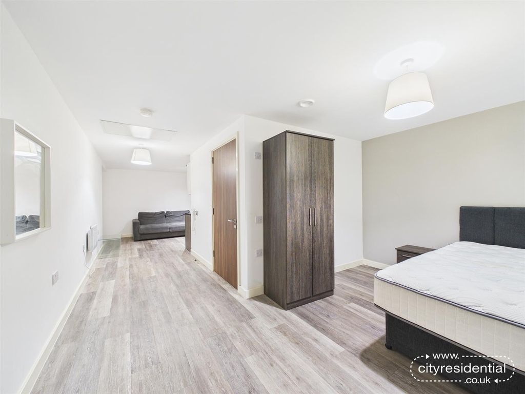 Property photo 3 of 7 10 Leigh - Bedroom 1.Jpg