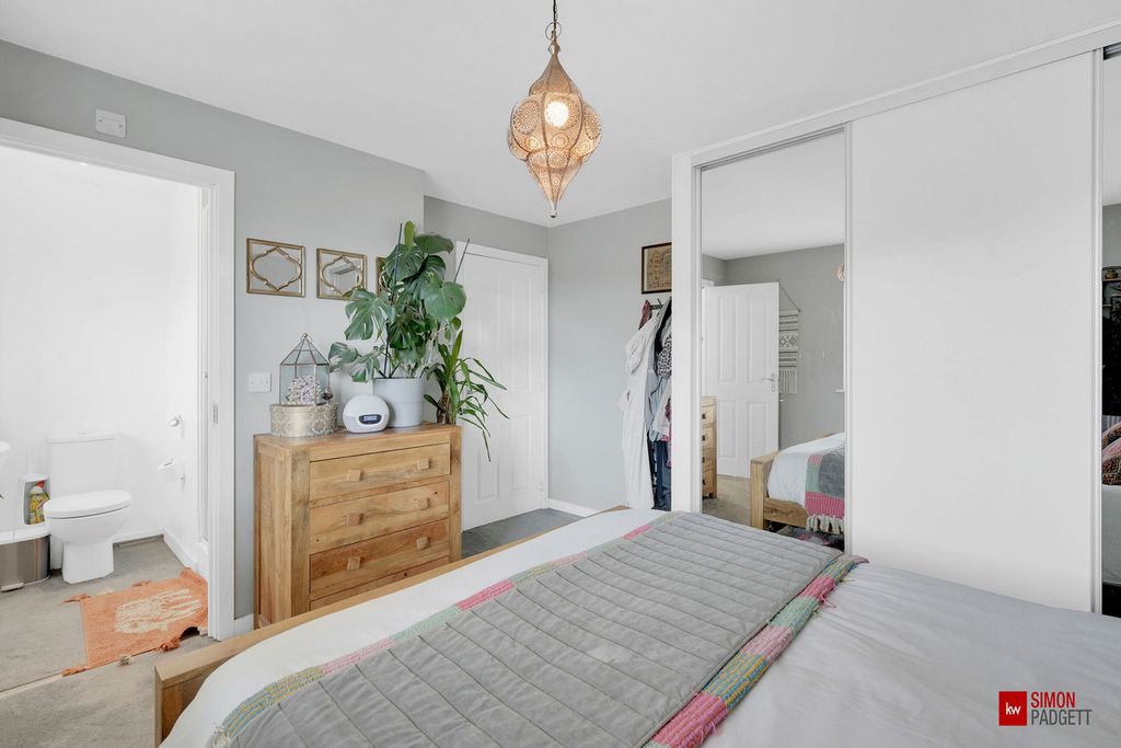 Property photo 3 of 21