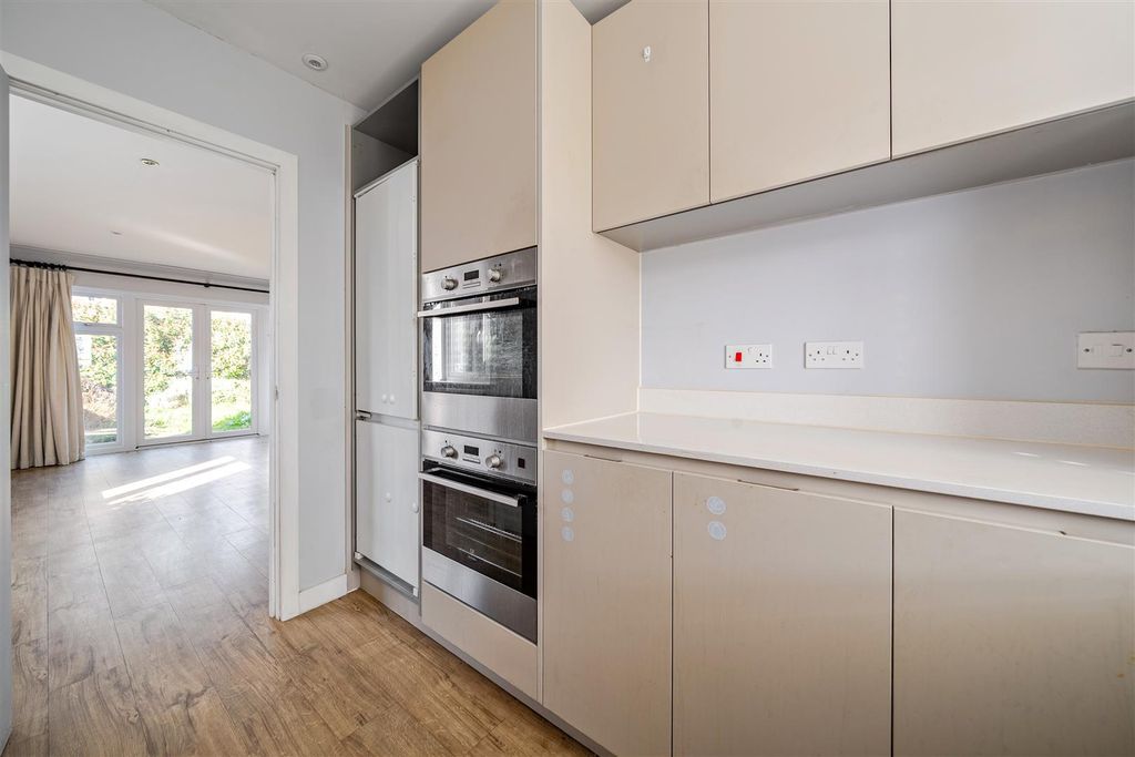 Property photo 3 of 21 1424918-10-69A98Fc6Ccca3.Jpg