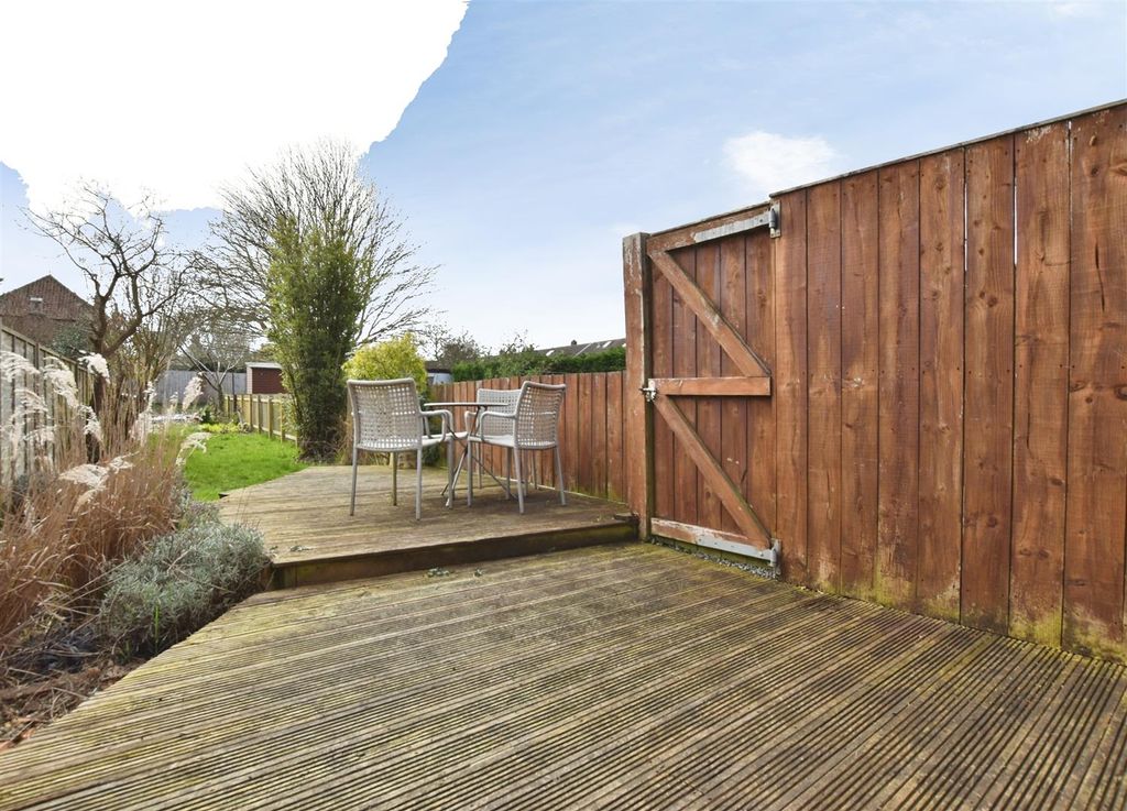 Property photo 2 of 17 07c0Cdfe-Garden 20Deck 20A.Jpg