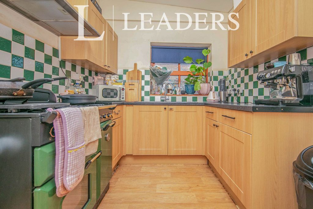 Property photo 2 of 10 Kitchen