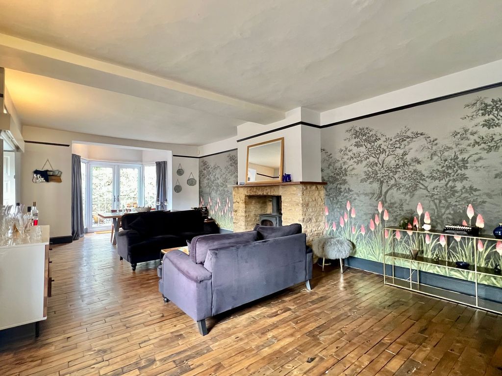 Property photo 2 of 54