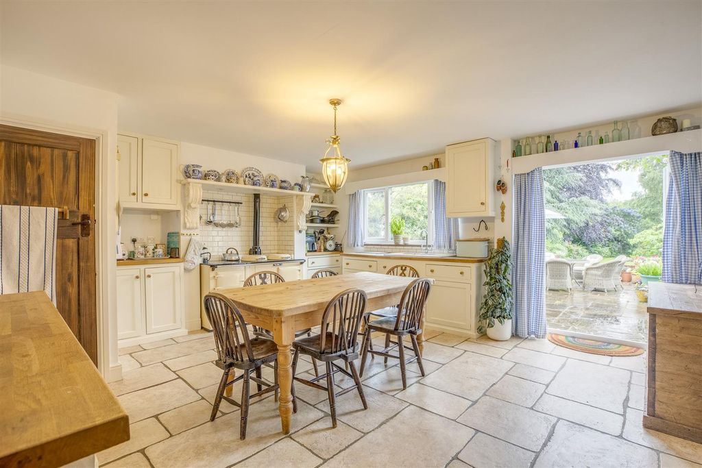 Property photo 3 of 20 38 Wycombe Road, Hp15 6Ry-14.Jpg