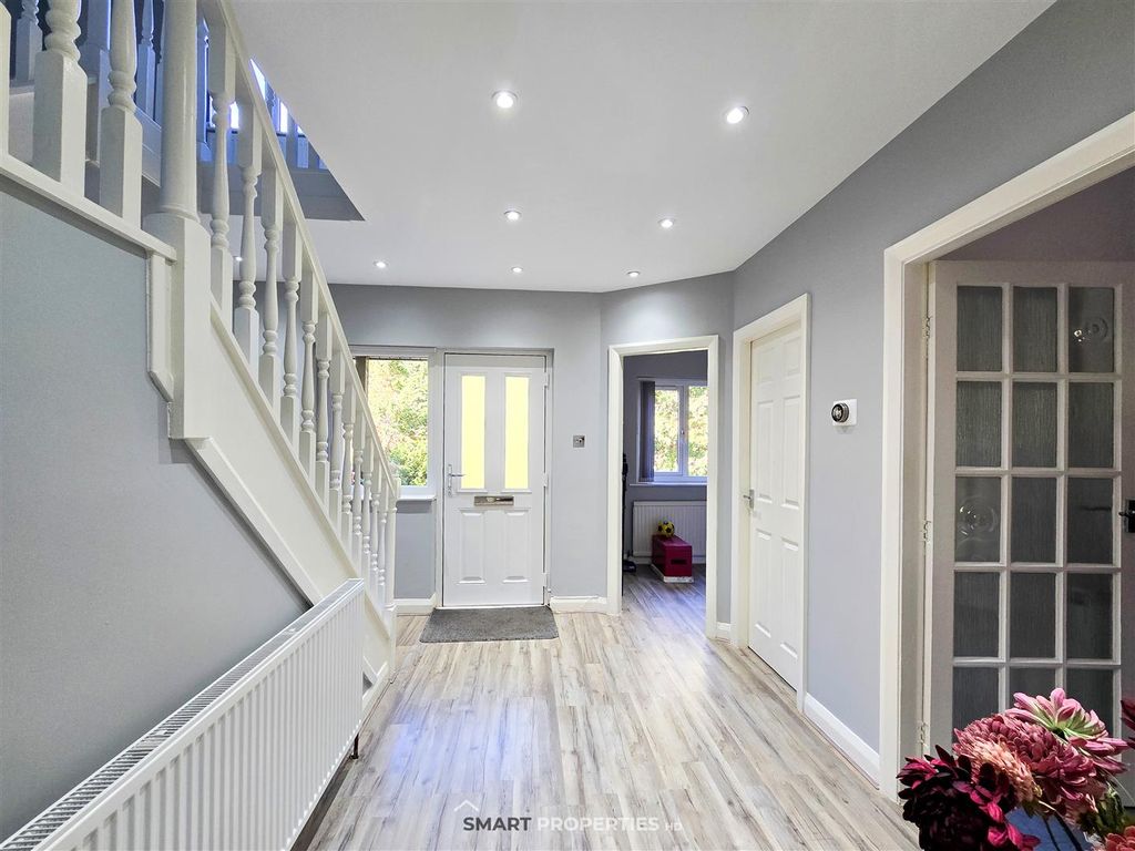 Property photo 3 of 31 Entrance Area