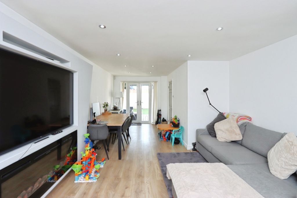 Property photo 2 of 15