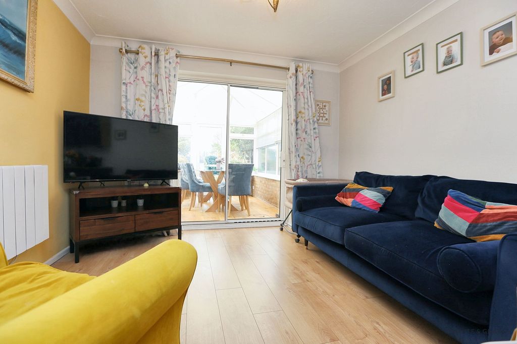Property photo 2 of 7