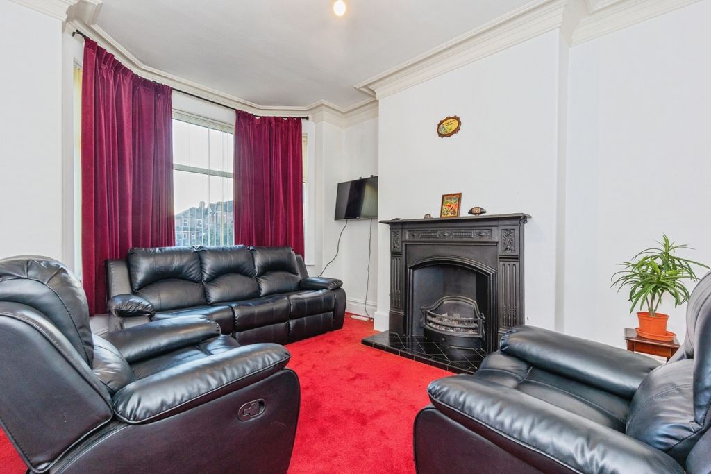 Property photo 2 of 17 Image 1