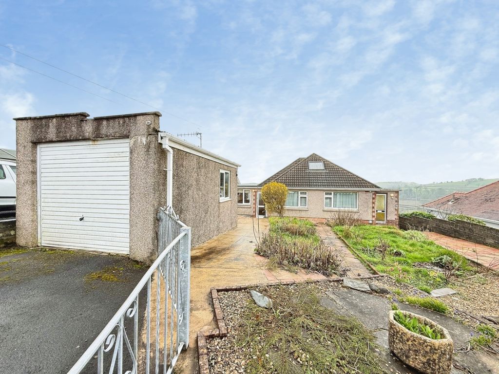 Property photo 3 of 23 4935044